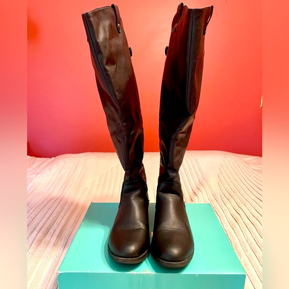 Maurices wendy wide calf boot with back zipper and gore in black - Picture 4 of 6